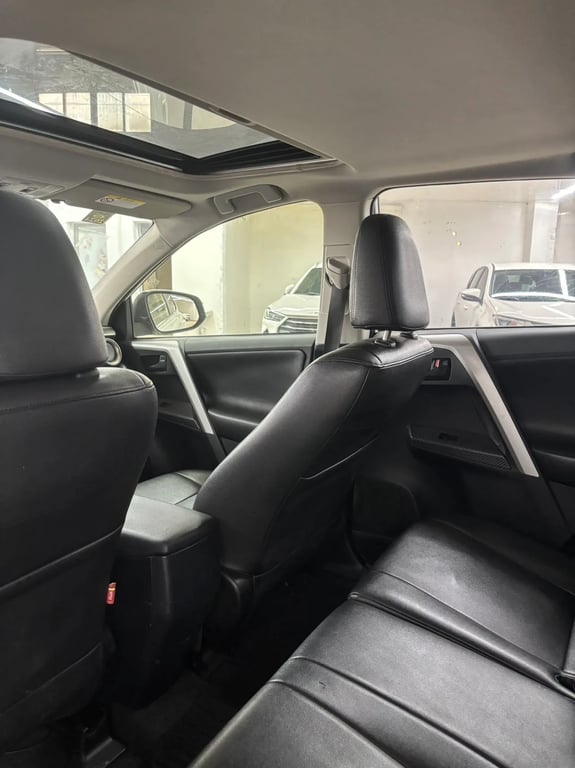 Used 2016Toyota RAV4 2.0L 151HP L4 CVT Interior 6