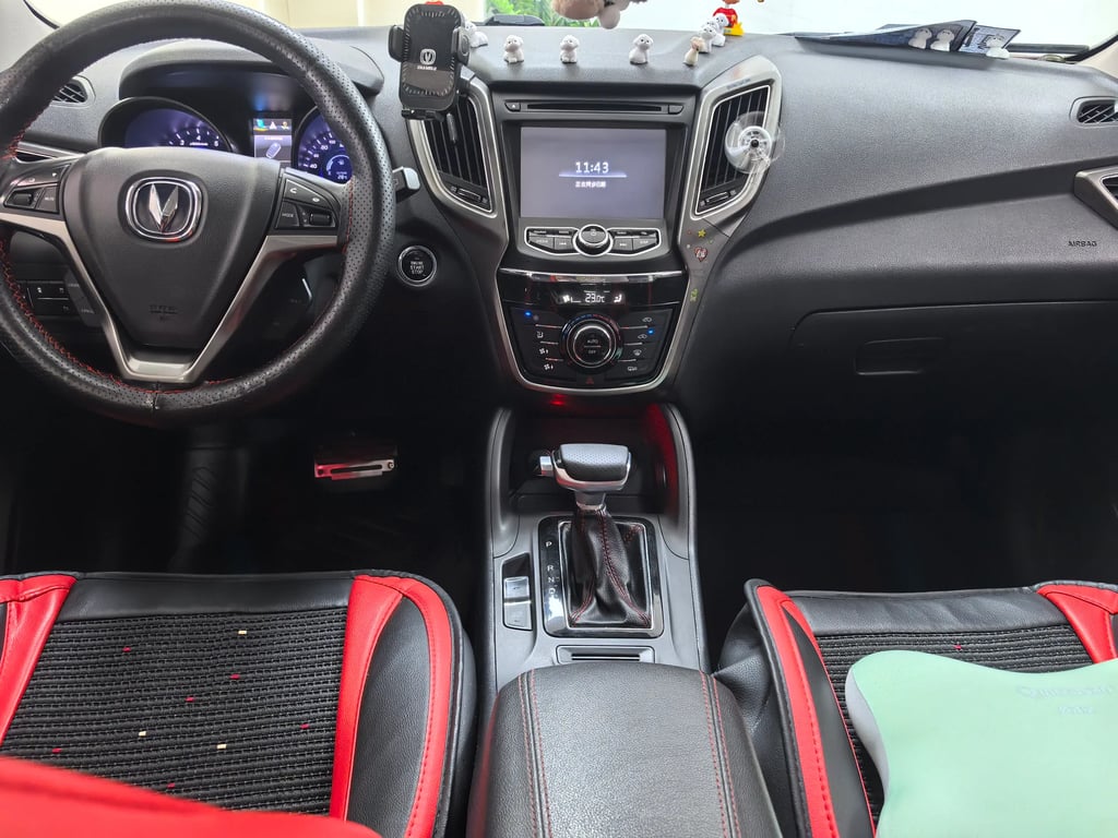 2015 Changan CS75 interior 16