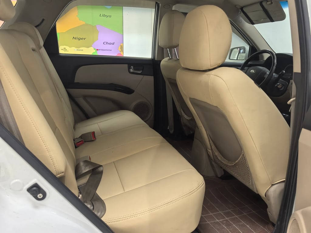 2013 KIA Sportage interior 12