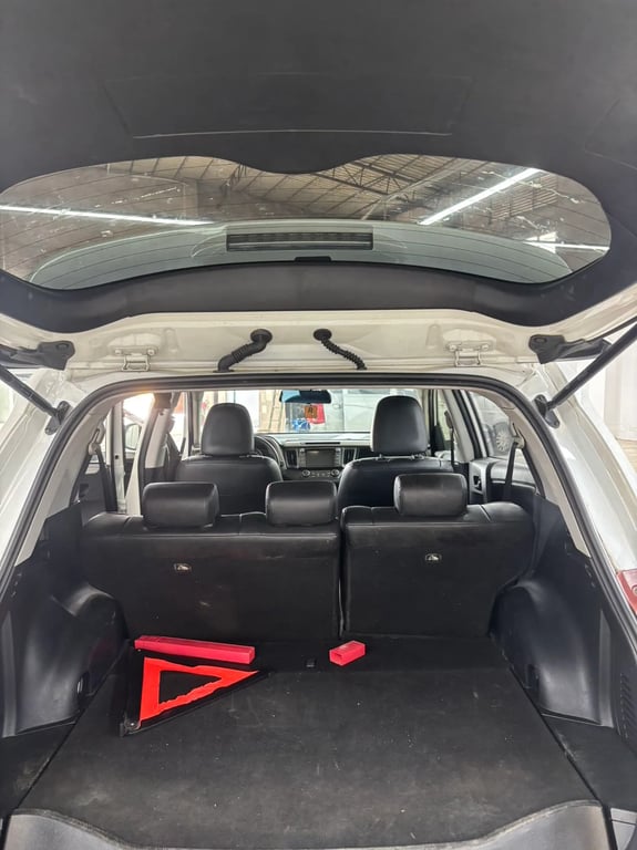 Used 2016Toyota RAV4 2.0L 151HP L4 CVT Interior 5