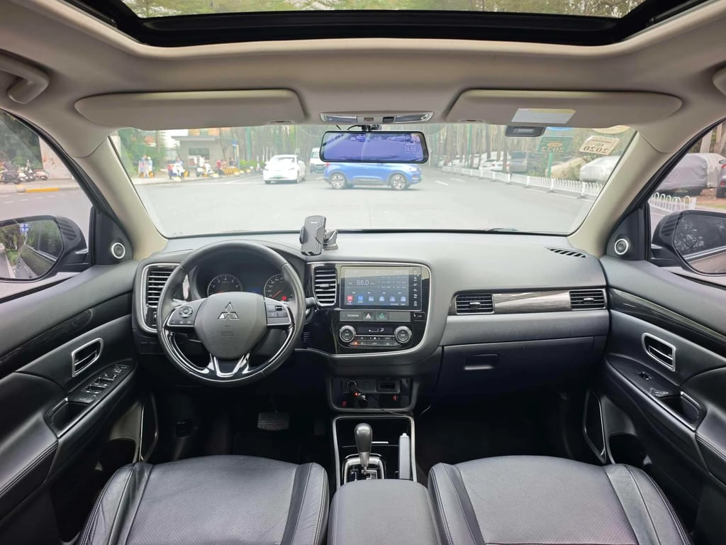 Mitsubishi Outlander used suv for Nigeria market