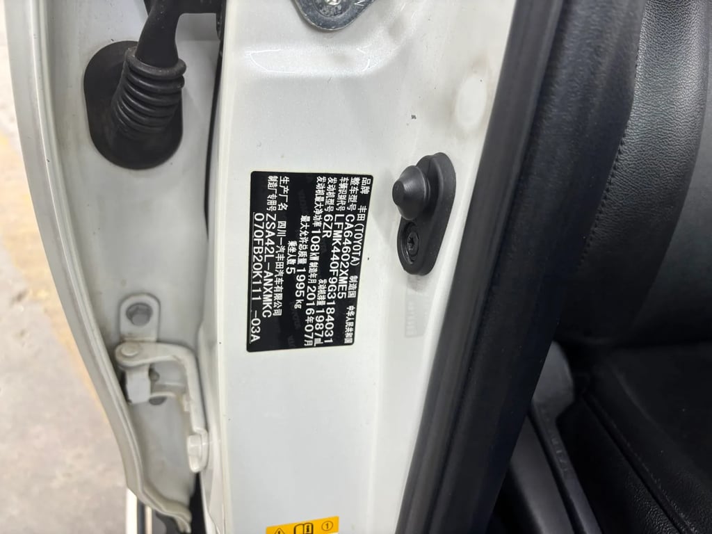 Used 2016Toyota RAV4 2.0L 151HP L4 CVT Interior 4