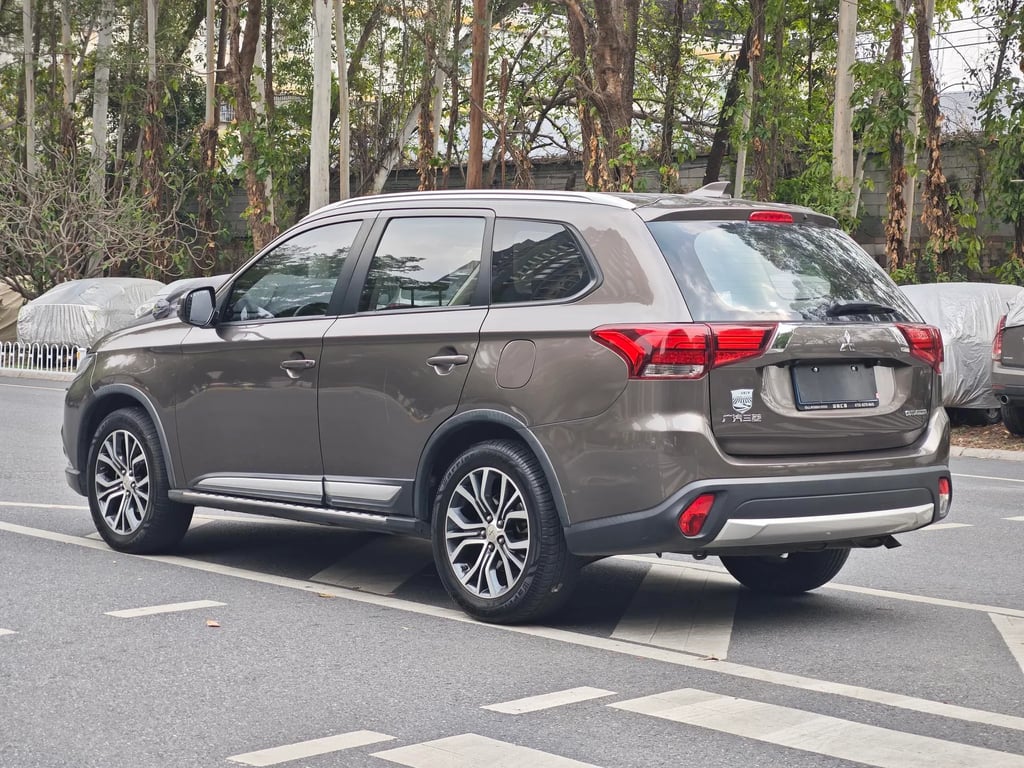 Mitsubishi Outlander used suv for Nigeria market