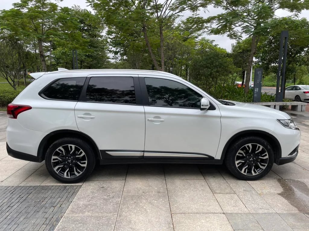 Mitsubishi Outlander used suv for Nigeria market