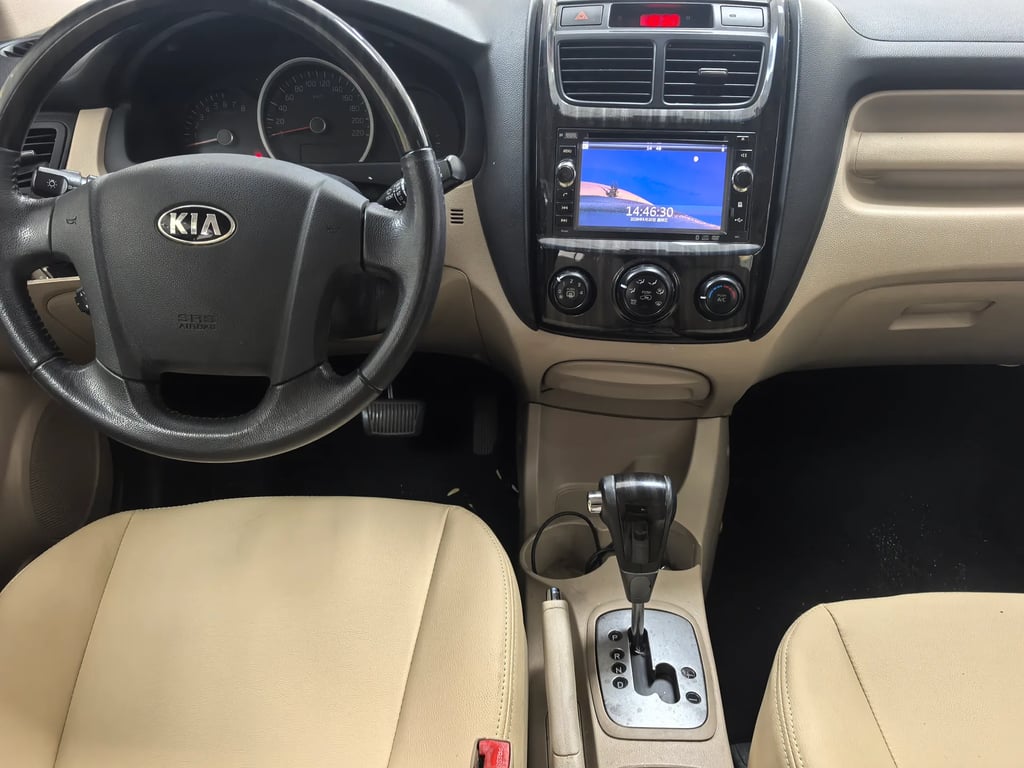 2013 KIA Sportage interior 15