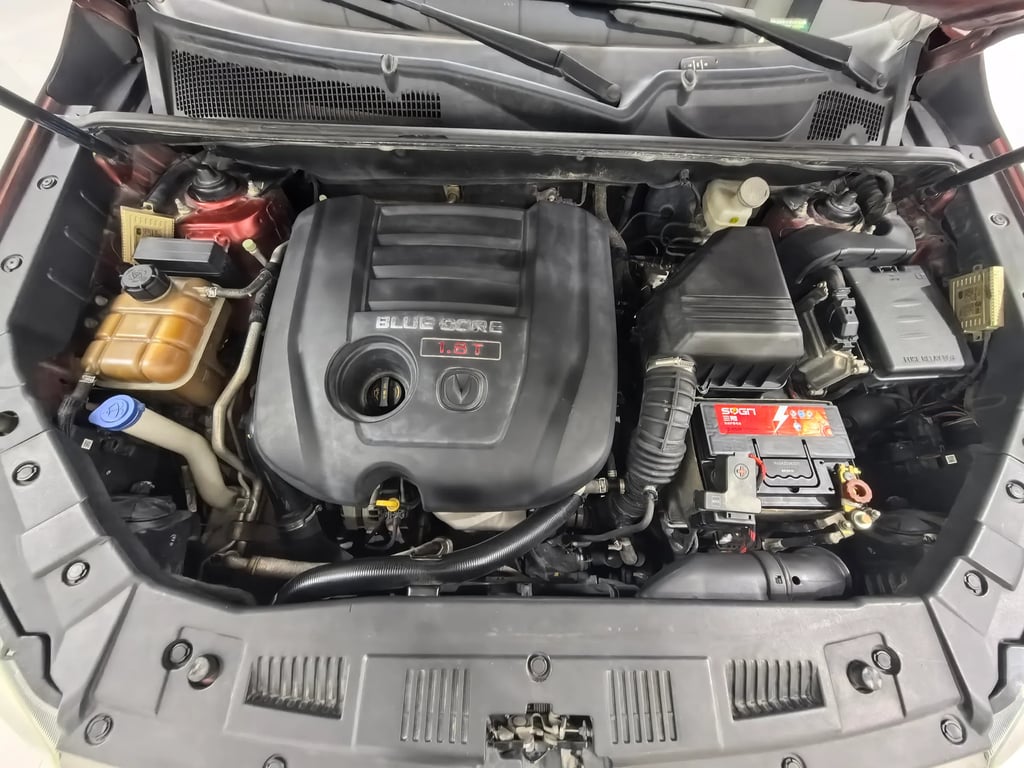 2015 Changan CS75 engine 18