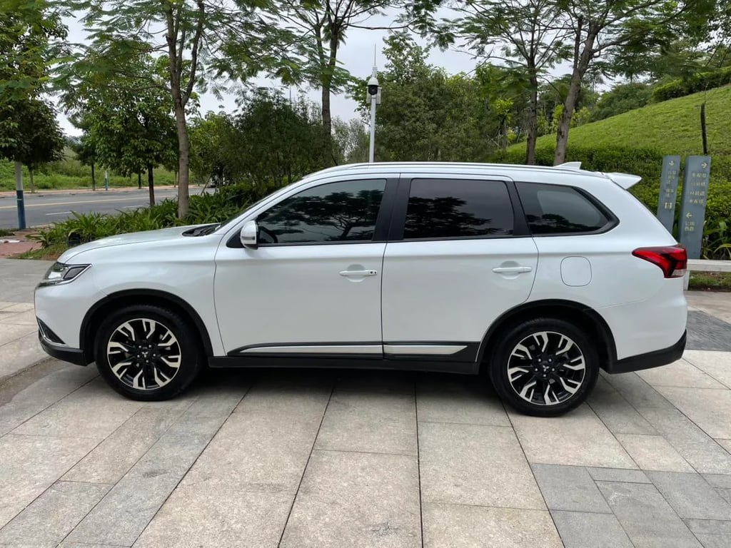 Mitsubishi Outlander used suv for Nigeria market