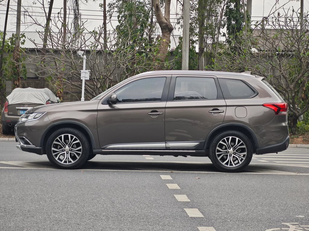 Mitsubishi Outlander used suv for Nigeria market